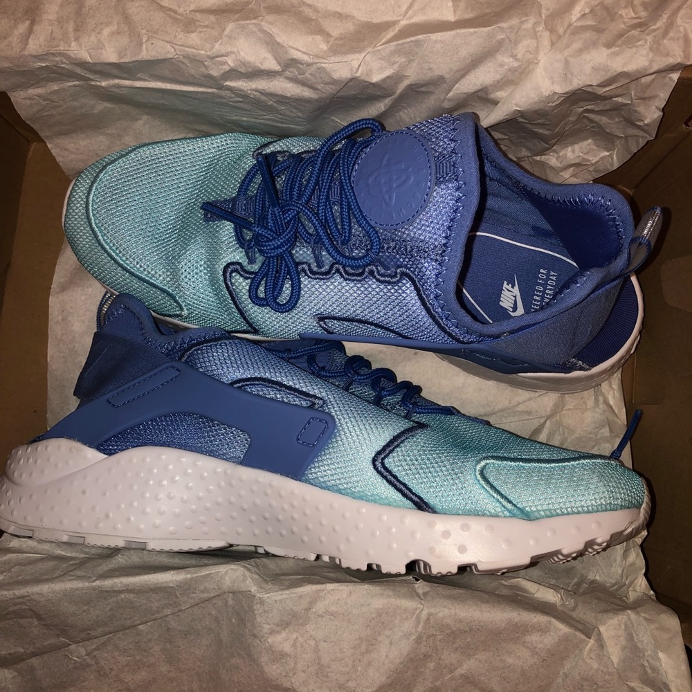 Size 9 Blue Nike Air Huarache Run Ultra